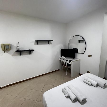 1 Room Apartment Near By Central Train Station 巴勒莫 外观 照片