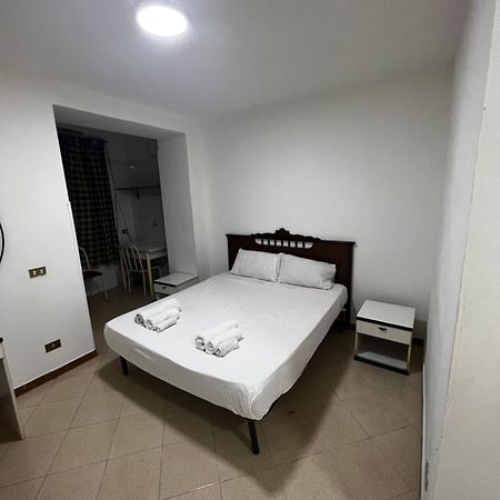 1 Room Apartment Near By Central Train Station 巴勒莫 外观 照片