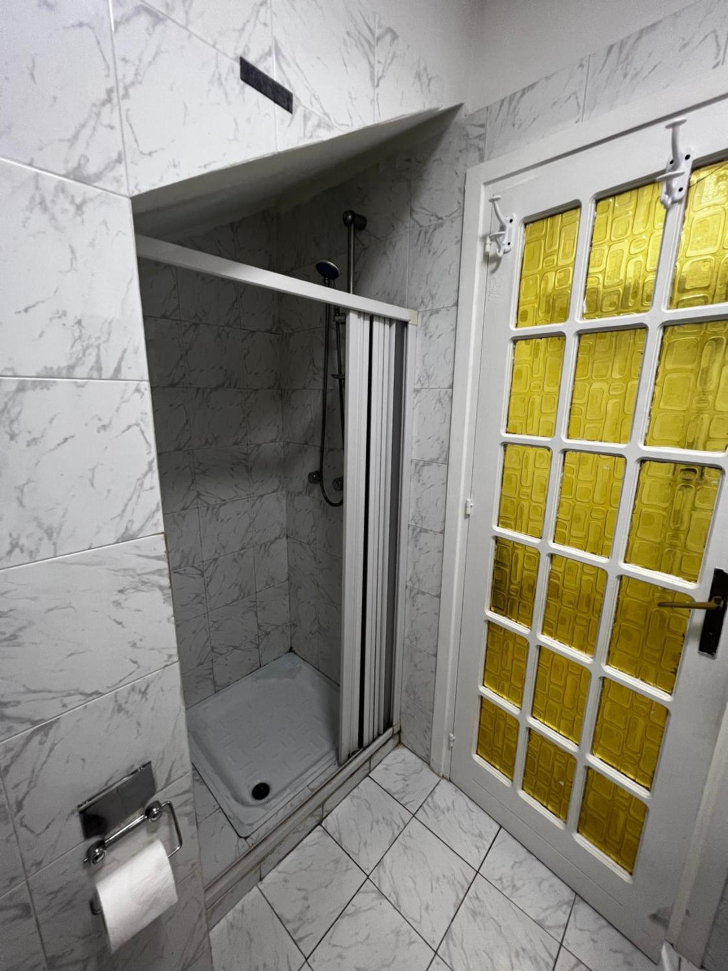 1 Room Apartment Near By Central Train Station 巴勒莫 外观 照片